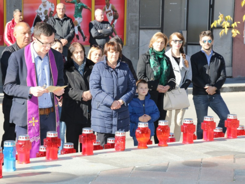 FOTO: Povodom Svih svetih u Prozoru zapaljene svijeće za poginule i preminule branitelje