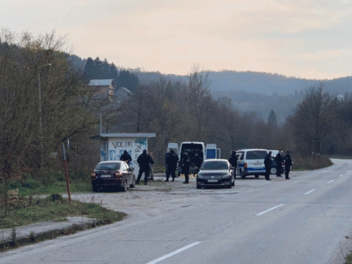 Četiri muškarca i jedna žena 'pali' kod Sarajeva sa 130 kg droge