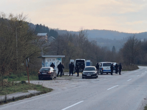 Četiri muškarca i jedna žena 'pali' kod Sarajeva sa 130 kg droge