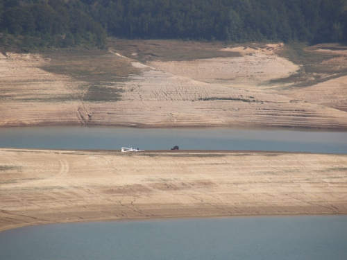 FOTO: Jedrilica "pala" na Ramsko jezero