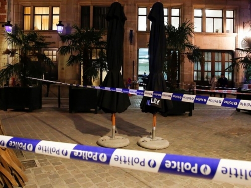 Napadač koji je izbo belgijskog policajca vikao "Allahu akbar"
