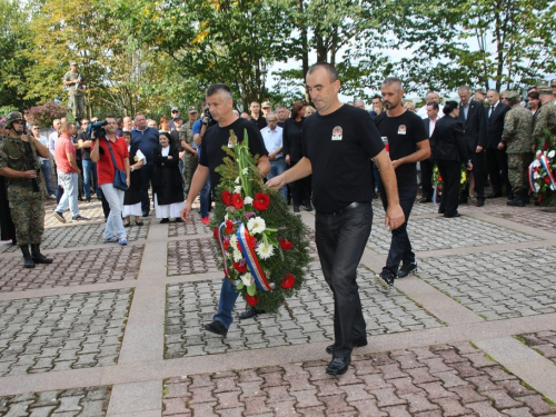 FOTO/VIDEO: Na Uzdolu obilježena 23. obljetnica stravičnog pokolja nad Hrvatima