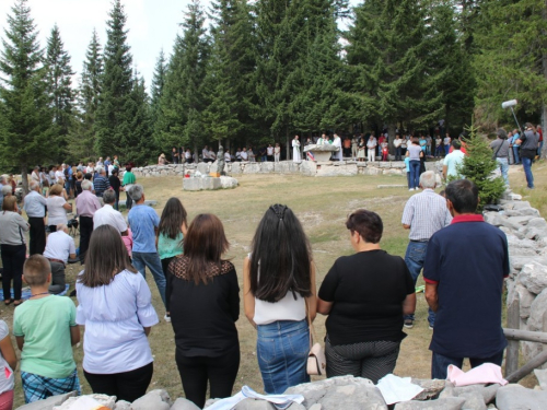 FOTO: Na Vran planini služena misa za poginule duvandžije