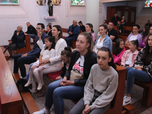 FOTO: U Prozoru održan dječji festival 'Djeca pjevaju Isusu'
