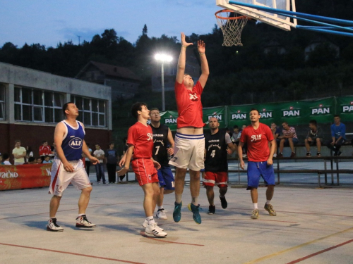 FOTO: U Prozoru počeo 13. Streetball turnir