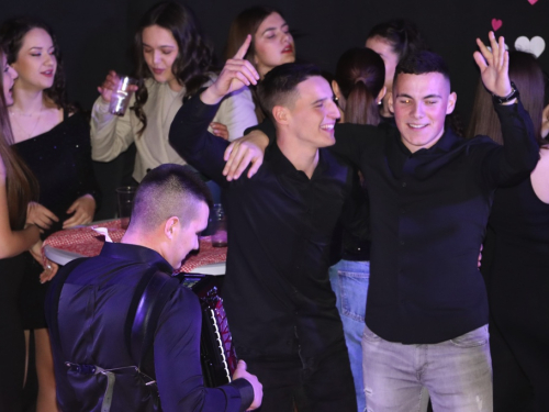FOTO: Valentinovo u Prozoru - Maturanti priredili nezaboravnu večer