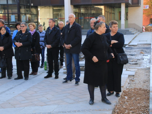 FOTO: Povodom Svih svetih u Prozoru zapaljene svijeće za poginule i preminule branitelje