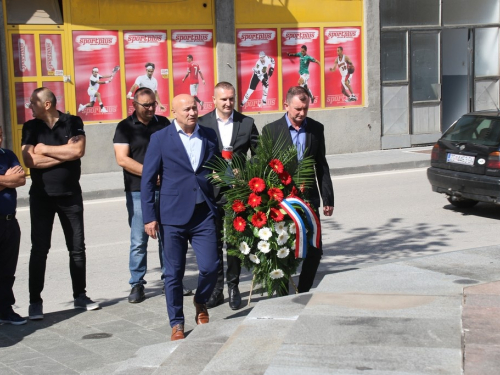 FOTO: Polaganjem vijenaca i svečanom sjednicom započelo obilježavanje Dana općine