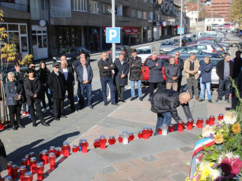 FOTO: Povodom Svih svetih u Prozoru zapaljene svijeće za poginule i preminule branitelje