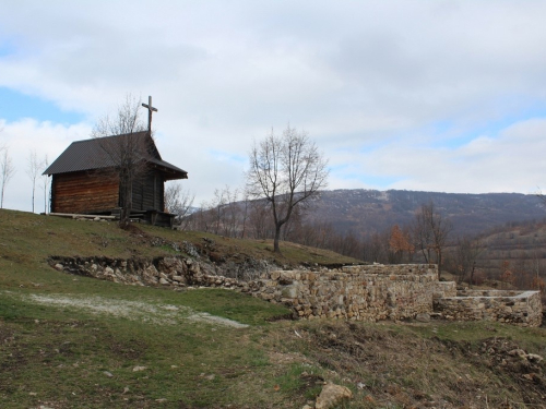 FOTO: Put križa na petu korizmenu nedjelju u župi Uzdol