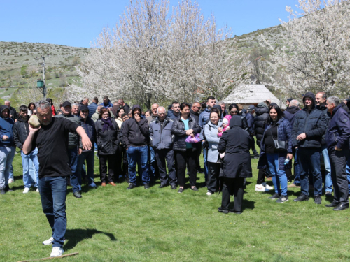 FOTO: Druženje Rumbočana i sv. misa na Zahumu