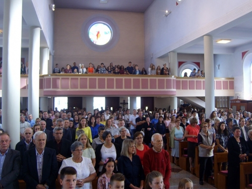 FOTO: Sv. Misa za početak nove katehetske i školske godine u župi Prozor