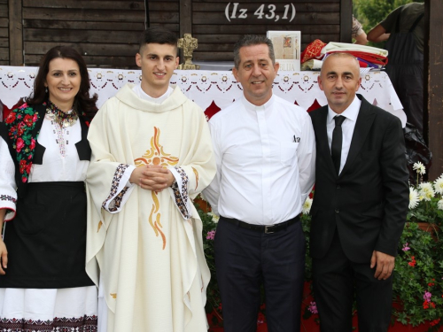 FOTO: Mlada misa vlč. Josipa Papka u župi Prozor