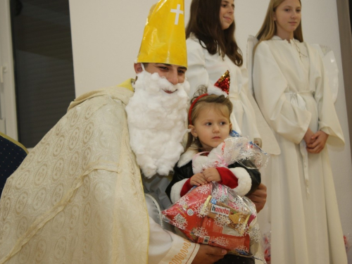 FOTO: Sv. Nikola razveselio mališane u Rumbocima