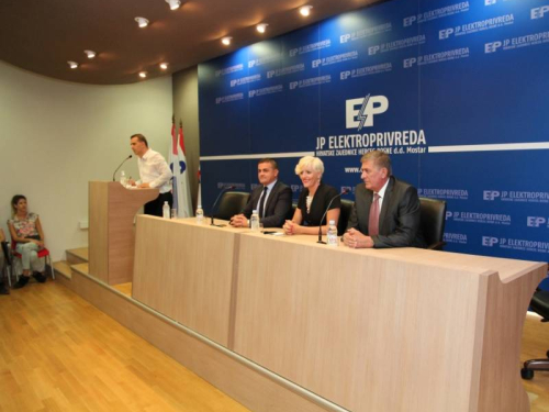 Stipendisti potpisali Ugovore s Elektroprivredom HZ HB