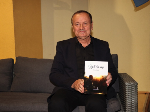 FOTO: Žarko Mađar u Prozoru predstavio svoj književni prvijenac