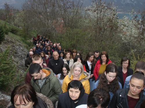 FOTO: Ramski put križa na brdo Gračac