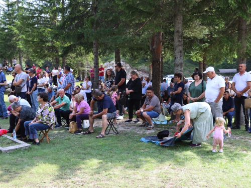 FOTO: Na Vranu služena sv. misa za poginule duvandžije