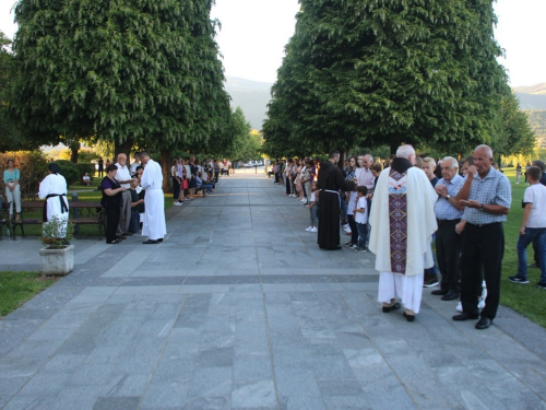 FOTO: Započela trodnevnica u župi Rama-Šćit, prvašići darovani prigodnim darovima