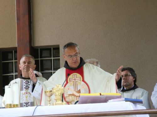 FOTO: Vanjska proslava sv. Ante u župi Gračac