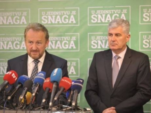 Izetbegović pozvao Komšića da se vrati i osudio Deklaraciju HNS-a