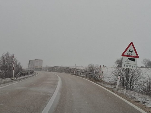 Vozači oprez: Prometuje se po mokrim kolnicima