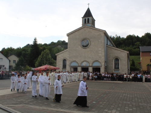FOTO: Mlada misa vlč. Marina Petrovića u župi Prozor