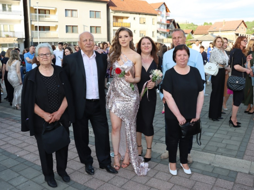 FOTO/VIDEO: Matura 2022. - Defile mladosti na ulicama Prozora