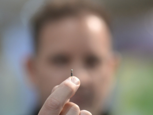 Mikročipovi kao implantati ispod kože za svoje zaposlenike