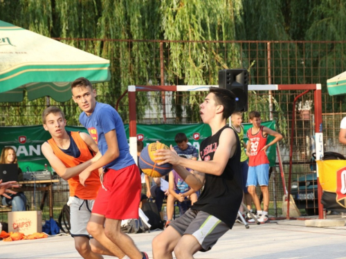 FOTO: Ekipa ''ALF Market'' osvojila Streetball za juniore