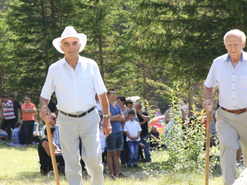 FOTO/VIDEO: Na Vran planini služena misa za poginule duvandžije