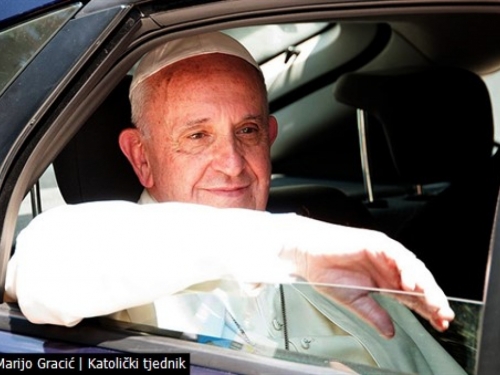 Ford Focus pape Franje u rukama Vrhbosanske nadbiskupije