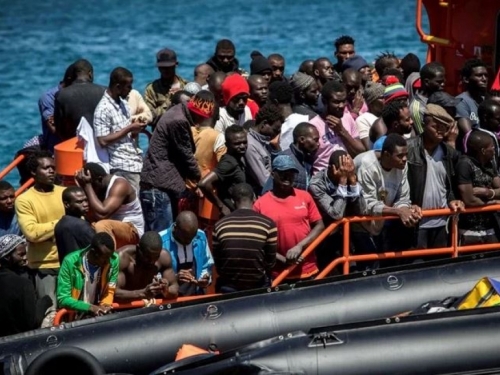 180 migranata tri dana pluta morem, Italija ih ne želi primiti