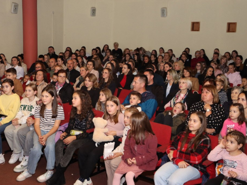 FOTO: Ines Markešić i Magdalena Zadro pobjednice dječjeg festivala ''Mala Rama 2024.''