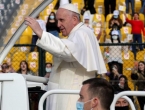 Papa: "Klečim na koljenima i kažem zaustavite nasilje!"