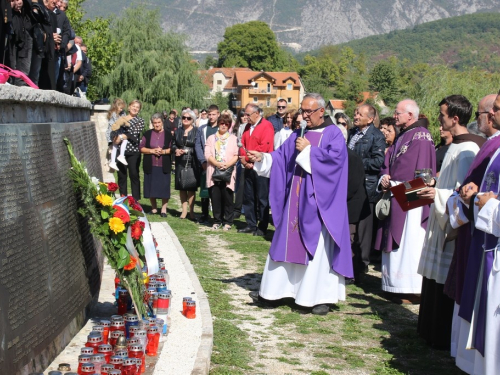 FOTO/VIDEO: Na Šćitu obilježen Dan sjećanja na ramske žrtve