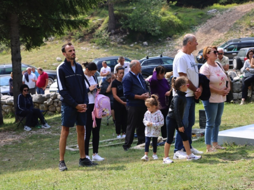 FOTO/VIDEO: Na Vranu služena sv. misa za poginule duvandžije