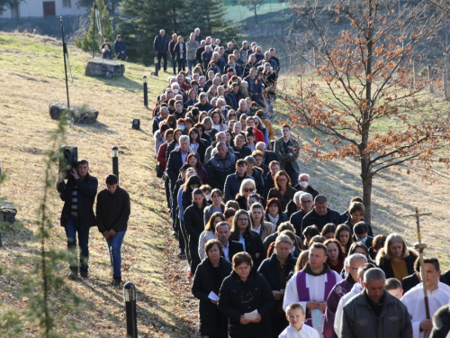 FOTO: Put križa kroz fratarski gaj na Šćitu