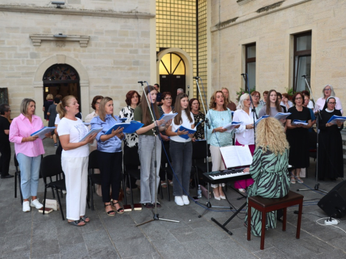 FOTO: Započela trodnevnica na Šćitu uoči Male Gospe, prvi dan posvećen školarcima