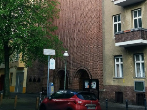 U crkvenom uredu u Berlinu kišobranom ubijen katolički svećenik