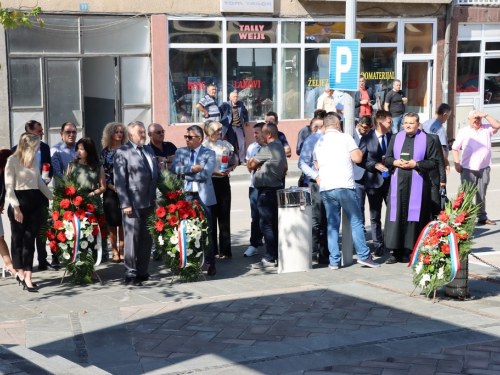 FOTO: Polaganjem vijenaca i svečanom sjednicom započelo obilježavanje Dana općine