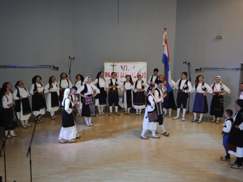 FOTO/VIDEO: Večer folklora u Prozoru