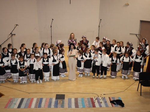 FOTO/VIDEO: Škola folklora u Prozoru koncertom predstavila svoj rad