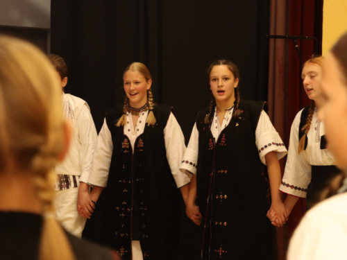 FOTO: Večer folklora u Prozoru: HKUD-ovi ''Rama'' i ''fra Petar Bakula'' oduševili publiku