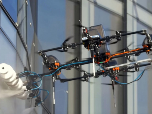 Proizveden dron za pranje prozora na visokim objektima