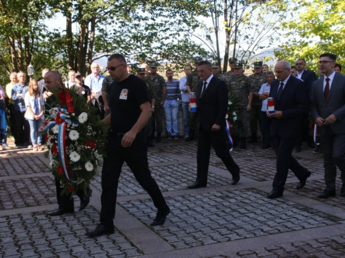 FOTO: Na Uzdolu obilježena 24. obljetnica stravičnog pokolja nad Hrvatima