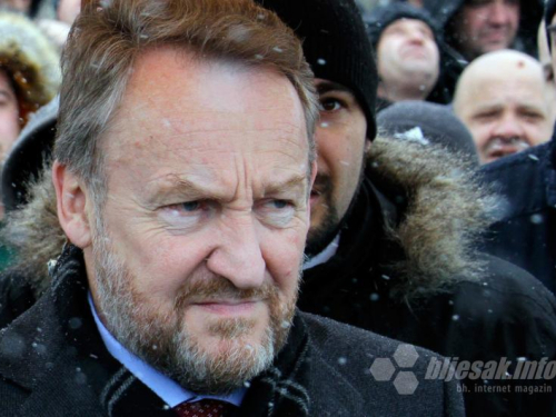 Izetbegović: Radit ćemo haubicu i dronove za ne daj Bože