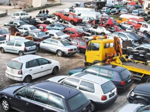 FUP pretresao 80 auto otpada: Zapečaćeno više od 130 automobila