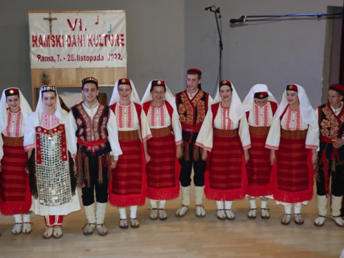 FOTO/VIDEO: Večer folklora u Prozoru