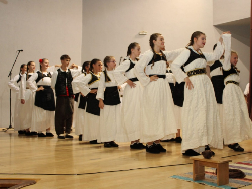 FOTO: U Prozoru održana večer folklora